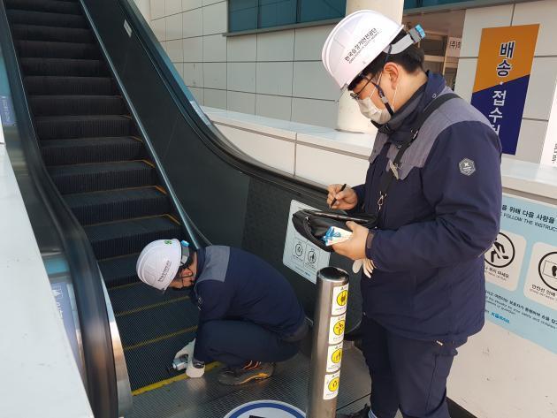 한국승강기안전공단이 설 명절을 앞두고 대규모 귀성객이 몰리는 철도운수시설에 대해 승강기 특별점검을 실시한다.