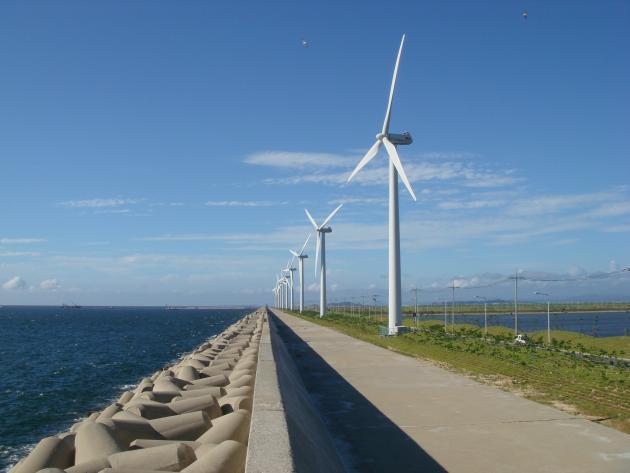 전북 군산시 비응도에 설치된 풍력발전기.