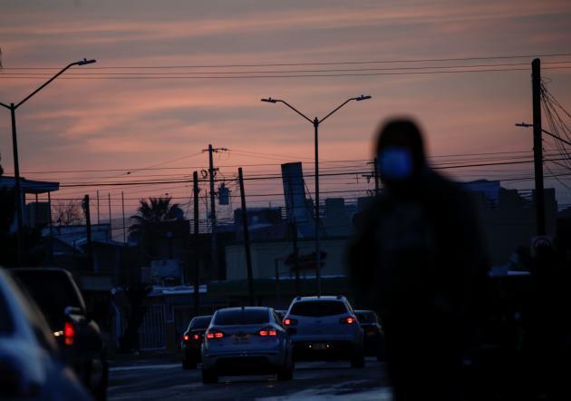 정전으로 가로등이 꺼진 멕시코 북부 시우다드후아레스 거리