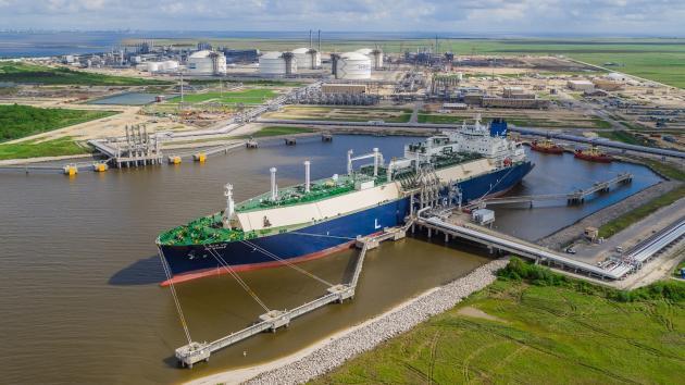 미국 텍사스 사빈패스 LNG 수출터미널에 선박이 정박해 있는 모습.
