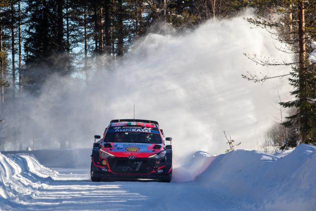 ‘2021 월드랠리챔피언십’ 2차 대회 핀란드 북극 랠리에서 현대자동차 ‘i20 Coupe WRC’ 랠리카가 주행하고 있는 모습.