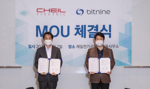 강동욱 제일전기공업 대표이사(왼쪽)와 강철순 비트나인 대표이사가 업무협약 및 투자계약을 체결했다.