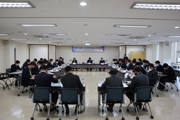 한국전기공사협회 경상북도회 관계자들이 참석한 가운데 2021년도 제1차 운영‧윤리‧상생협력 위원 합동 회의가 진행되고 있다.