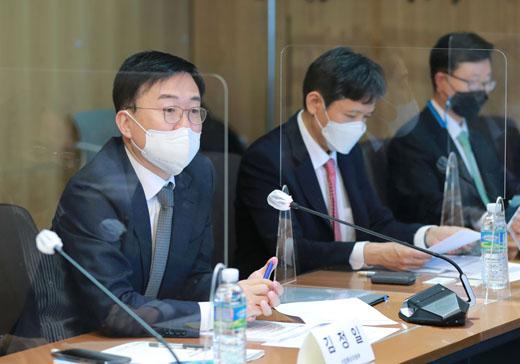 8일 서울 삼성동 무역협회에서 2021년 신통상 라운드 테이블 킥오프 회의가 진행되고 있다.