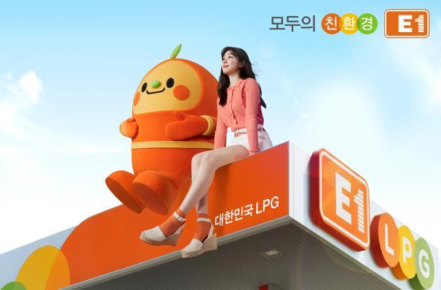 E1이 론칭한 브랜드 캐릭터 티티는 공식모델 김연아와 함께 활동할 예정이다.