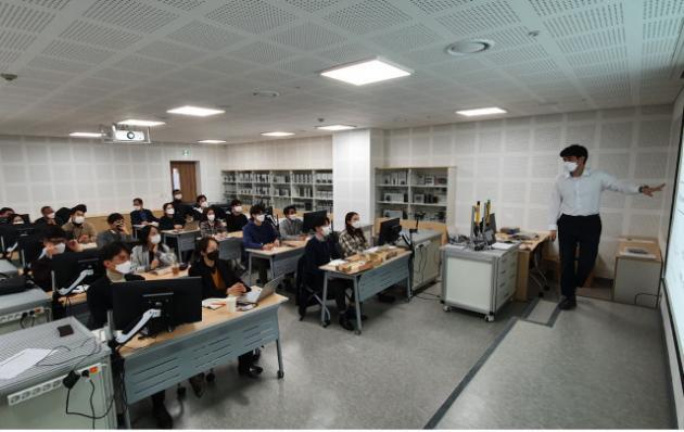 서울 강서구 마곡동에 위치한 ‘오토닉스 R&D 센터’에서 산업 자동화 기술 교육이 진행되고 있다.