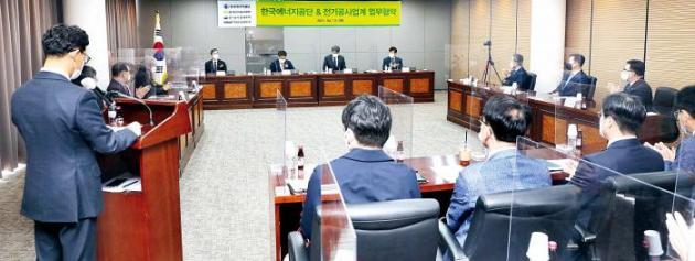 한국에너지공단이 한국전기공사협회·전기공사공제조합·한국전기산업연구원과 모두 협약을 맺은 것은 이번이 최초다. 업계에서는 이번 협약이 앞으로 이뤄질 전기공사업계 업역 확대의 시발점이 될 것으로 기대한다. 