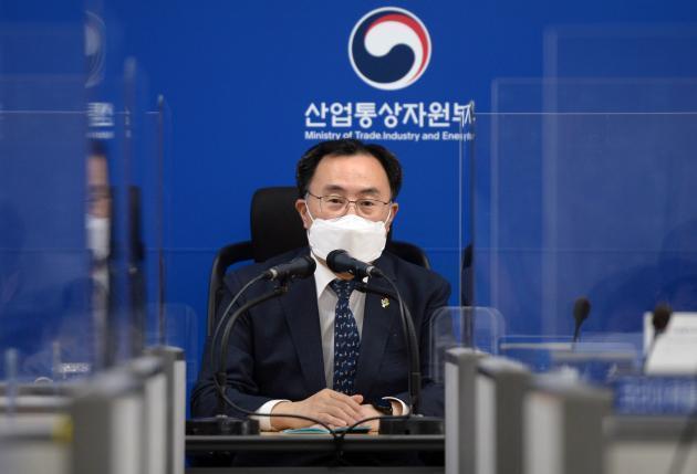 문승욱 산업통상자원부 장관이 지난 8일 정부세종청사 기자실에서 열린 기자간담회에서 인사말을 하고 있다.