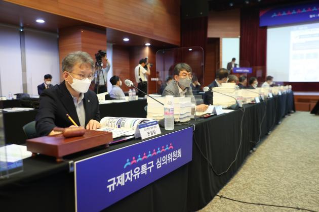 중소벤처기업부는 24일 서울시 중구 소재의 서울중앙우체국에서 ‘규제자유특구 심의위원회’를 개최했다.