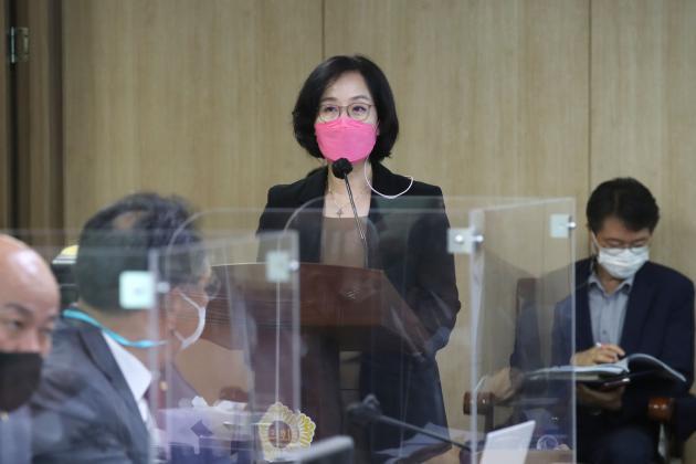 김현아 SH공사 사장후보자가 27일 진행된 인사청문회에서 서울시의회 의원들이 지켜보는 가운데 모두발언을 하고 있다.(제공=연합뉴스) 