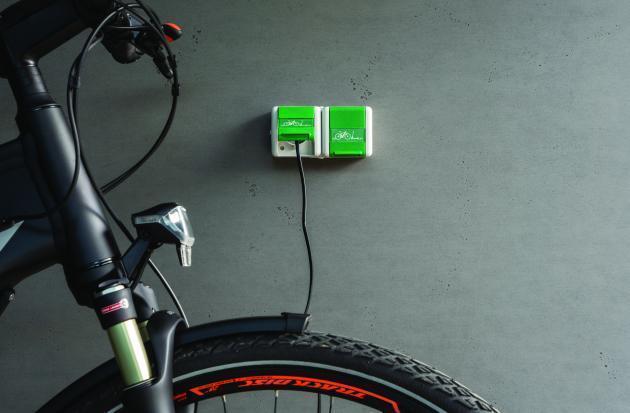 e-bike 콘센트는 높은 내구도를 가진 외부 장착형 배선기구로 WG 800라인 배선기구 모듈에 융의 충전 기술력을 더해 e모빌리티를 빠르고 간편하게 충전할 수 있는 제품이다.