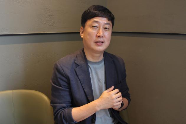 문석준 아이트론 한국지사장이 해외와 국내의 AMI 사업 추진의 차이점과 미래 AMI 시장 추세에 대해서 설명하고 있다.