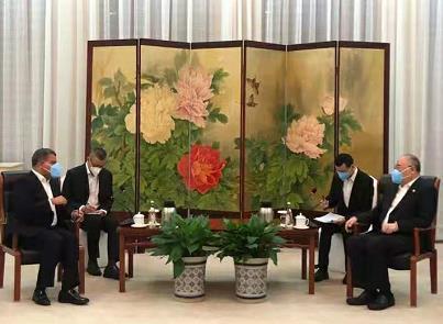 7일 알로크 샤르마 COP26 의장(왼쪽)과 셰전화 중국 기후변화특사가 회담을 진행하고 있다. 제공: 연합뉴스