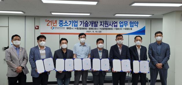 한국승강기안전공단이 경남 거창의 승강기안전기술원에서 ‘2021년 중소기업 기술개발 지원사업 업무협약’을 체결했다.