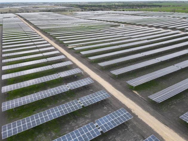 한화큐셀이 미국 텍사스주에 건설한 168MW 규모의 태양광 발전소. 제공:한화큐셀