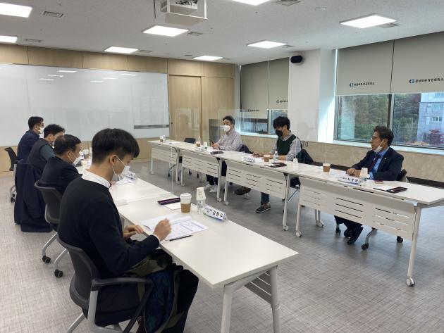 안전보건공단은 15일 충남북부상공회의소 회의실에서 KOSHA 옴부즈만 회의를 열고, 올해 산재예방사업 실적을 평가하는 시간을 가졌다.