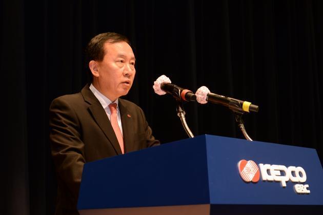 3일 김성암 한국전력기술 사장이 시무식에서 격려와 당부의 말을 전하고 있다.