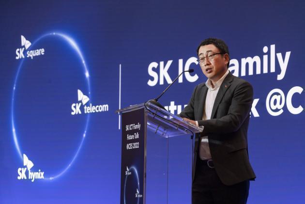 유영상 SK텔레콤 사장이 CES 2022가 열린 미국 라스베이거스에서 간담회를 갖고 ‘SK ICT 연합’의 비전을 발표하고 있다.