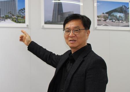 김정욱 한국지능형스마트건축물협회장이 올해 협회 방향성에 대해서 이야기하고 있다.