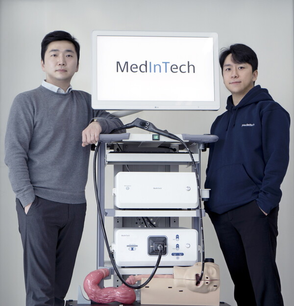 메디인테크를 공동 창업한 전기연구원 이치원 박사(왼쪽) 및 김명준 박사