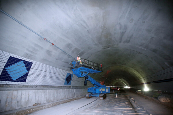 총 길이가 11km로 국내 최장 초장대 터널인 인제양양터널의 건설 당시 모습. 이 터널은 윤동규 대표가 전기설계 PM을 담당했던 프로젝트다.