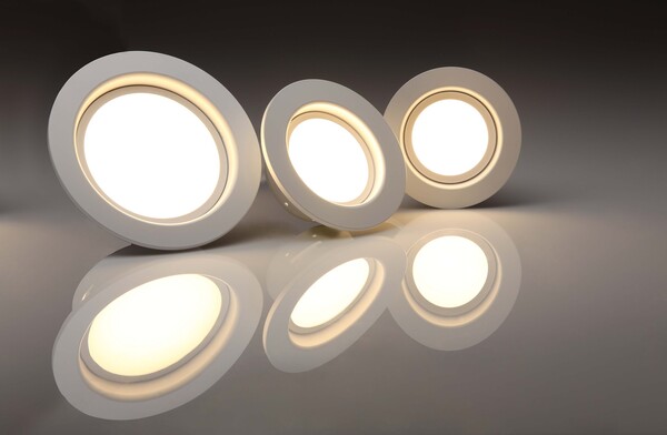 산업통상자원부와 한국에너지공단이 고효율에너지기자재 인증에 포함된 LED조명을 효율등급제로 이관하겠다고 밝히면서 조명 업계가 반발하고 있다.(사진은 기사의 특정사실과 무관함)
