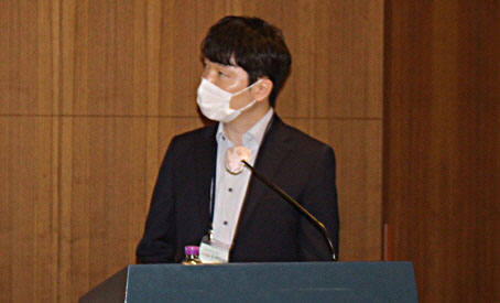 김성현 KTC선임연구원이 12일 한국조명전기설비학회 조명융합 신진연구자·전문기업인 교류회'에서 'UV 공간살균기 안전성 평가방법'을 소개했다.