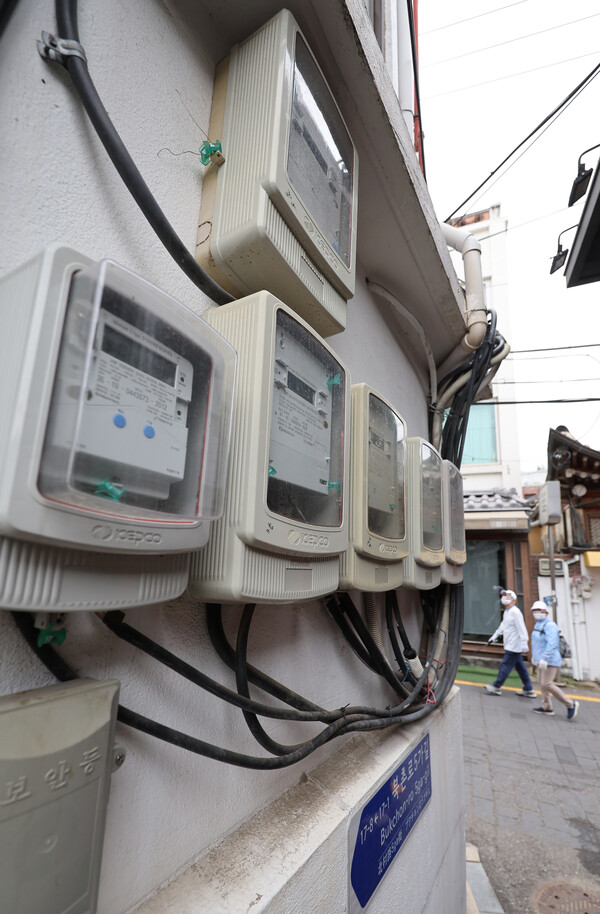 서울 시내 한 주택가에 설치된 전기 계량기의 모습. 사진은 기사의 특정 사실과 연관 없음. 제공: 연합뉴스