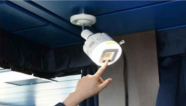 나노씨엠에스에서 개발한 Far UVC 살균램프. 살균 기능과 동시에 LED조명 기능이 추가된 것이 특징이다.