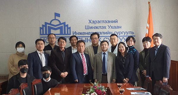 아이온커뮤니케이션즈와 몽골 측 관계자들이 국제 공동연구 워크숍 및 사업화 교류 이후 기념 촬영을 하고 있다. (제공=아이온커뮤니케이션즈)