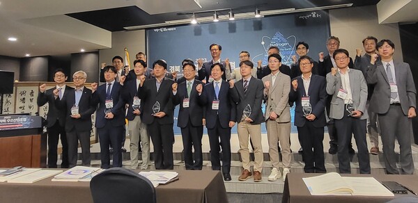 경북도는 8일 울진 덕구온천호텔에서 경북 원자력수소 개발 현황과 전망을 주제로 ‘2023 경북 원자력수소 산업 포럼’을 개최했다.