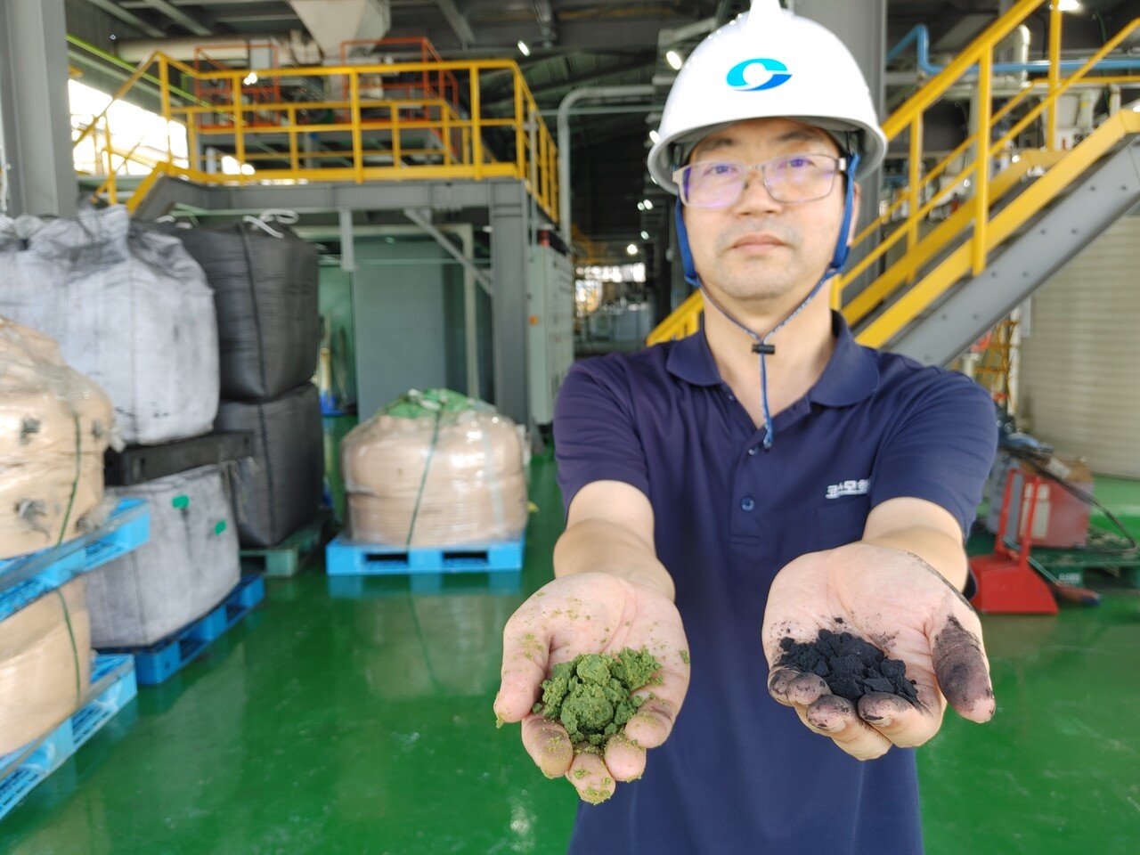 르포)배터리소재 국산화 꿈 영근다…코스모화학 폐배터리 재활용공장 첫 가동 < 오일·가스·화학 < 에너지 < 기사본문 - 전기신문