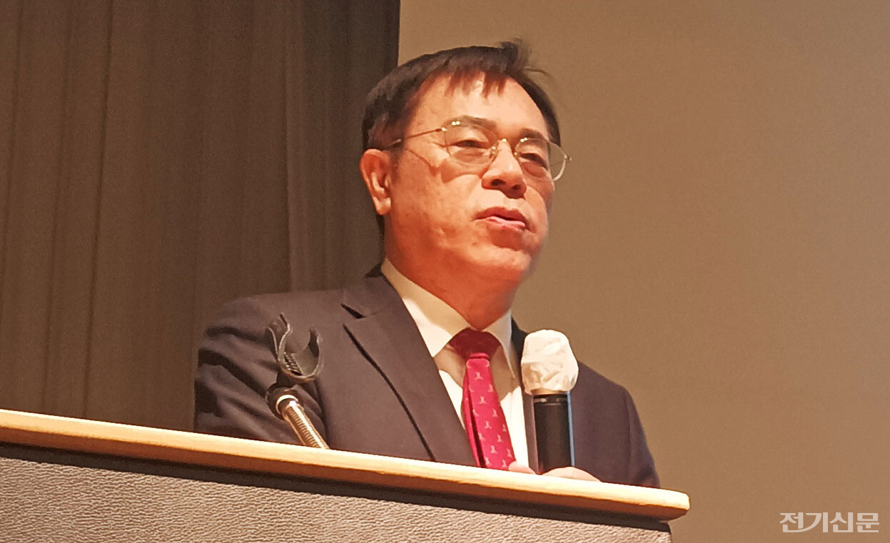 김긍구 KINGS 석학교수가 주제 발표를 하고 있다. / 촬영=윤재현 기자