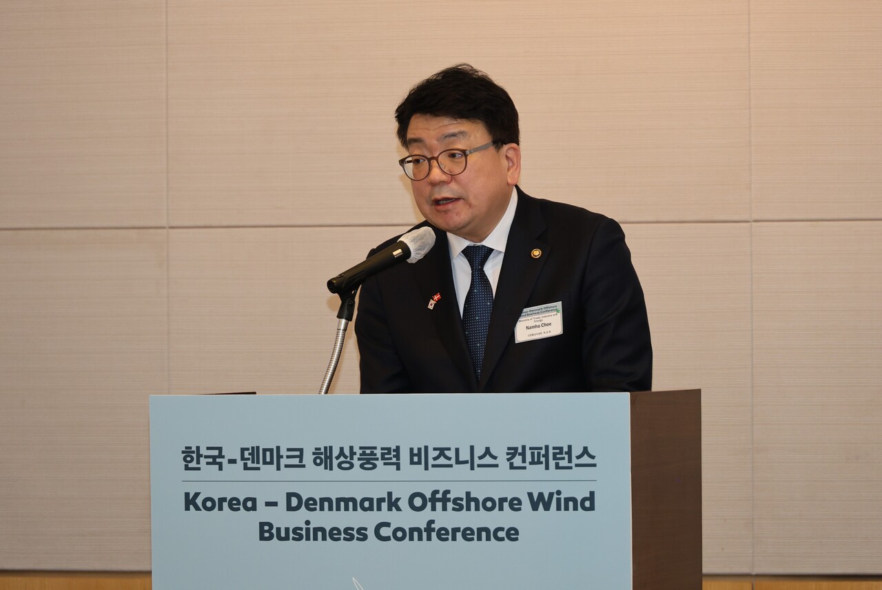 6일 서울 KFI 컨퍼런스 센터에서 열린 ‘한국-덴마크 해상풍력 비즈니스 컨퍼런스’에서 최남호 산업통상자원부 차관이 축사를 하고 있다. / 제공=한국풍력산업협회