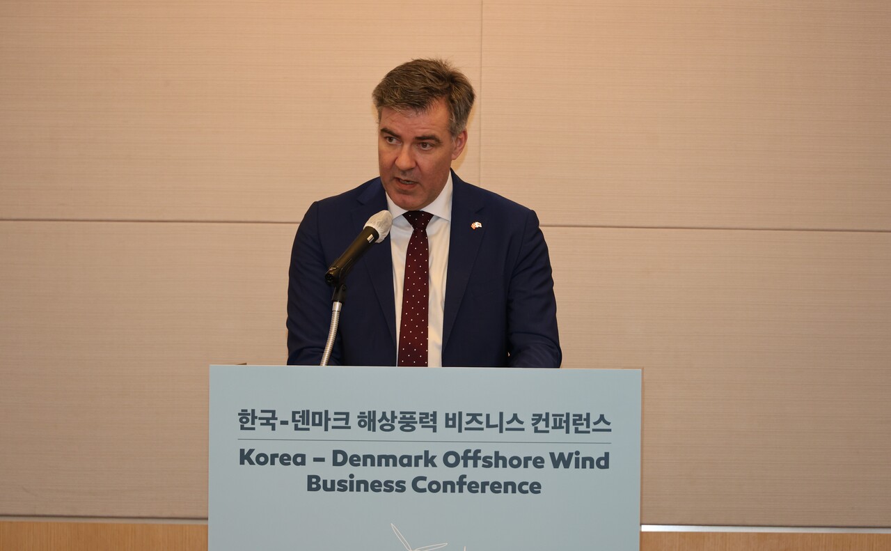 6일 서울 KFI 컨퍼런스 센터에서 열린 ‘한국-덴마크 해상풍력 비즈니스 컨퍼런스’에서 라스 아가드 덴마크 기후에너지유틸리티부 장관이 축사를 하고 있다./ 제공=한국풍력산업협회