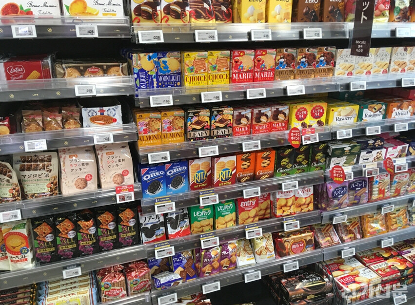 라이프코퍼레이션 내 솔루엠 ESL설치 모습. [제공=솔루엠]