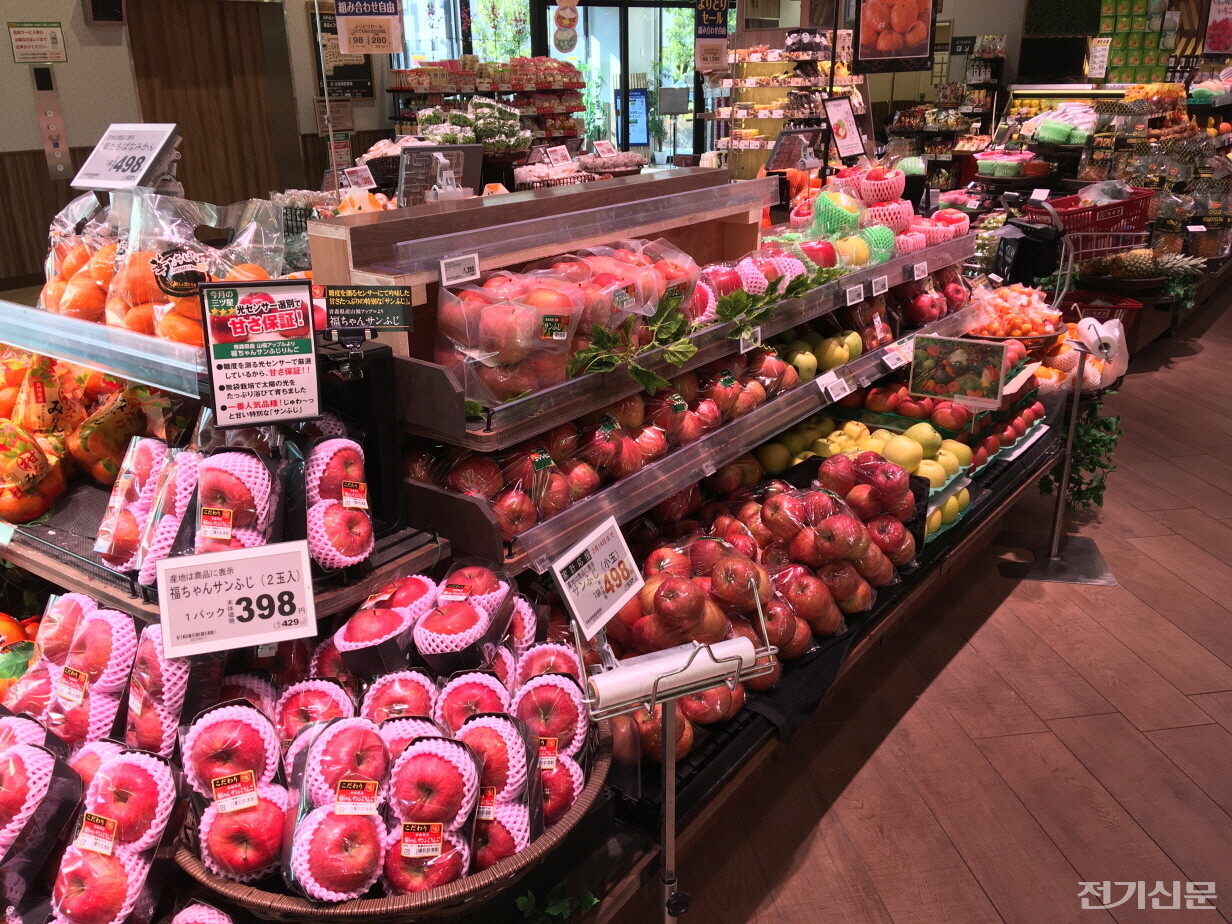 라이프코퍼레이션 내 솔루엠 ESL설치 모습. [제공=솔루엠]