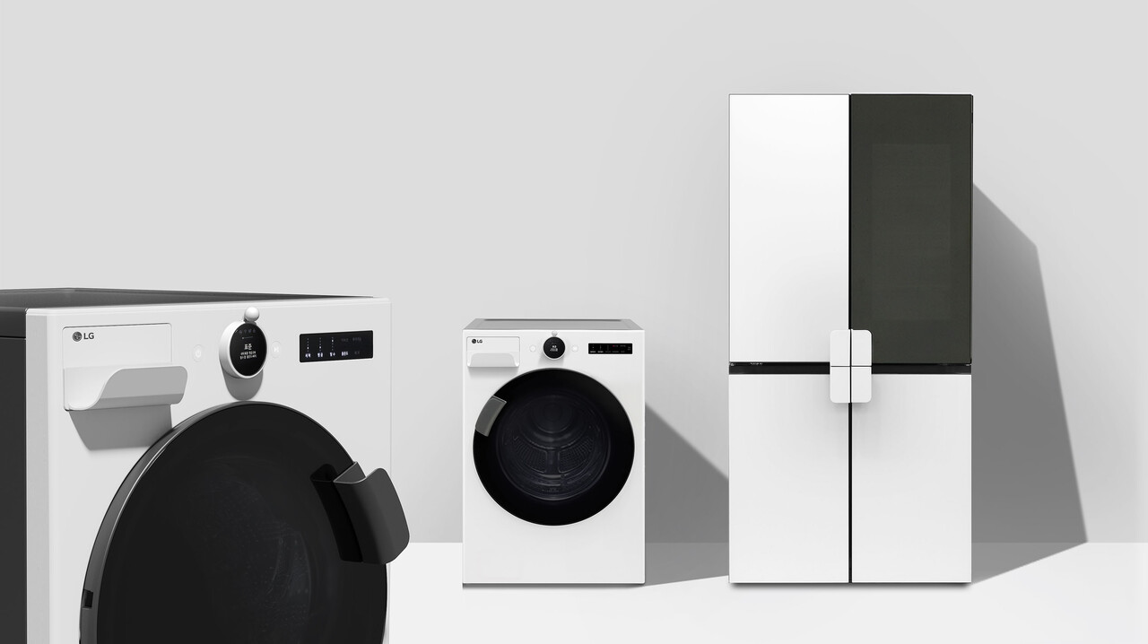 LG 컴포트 키트가 적용된 세탁기(왼쪽부터), 건조기, 냉장고./제공=LG전자