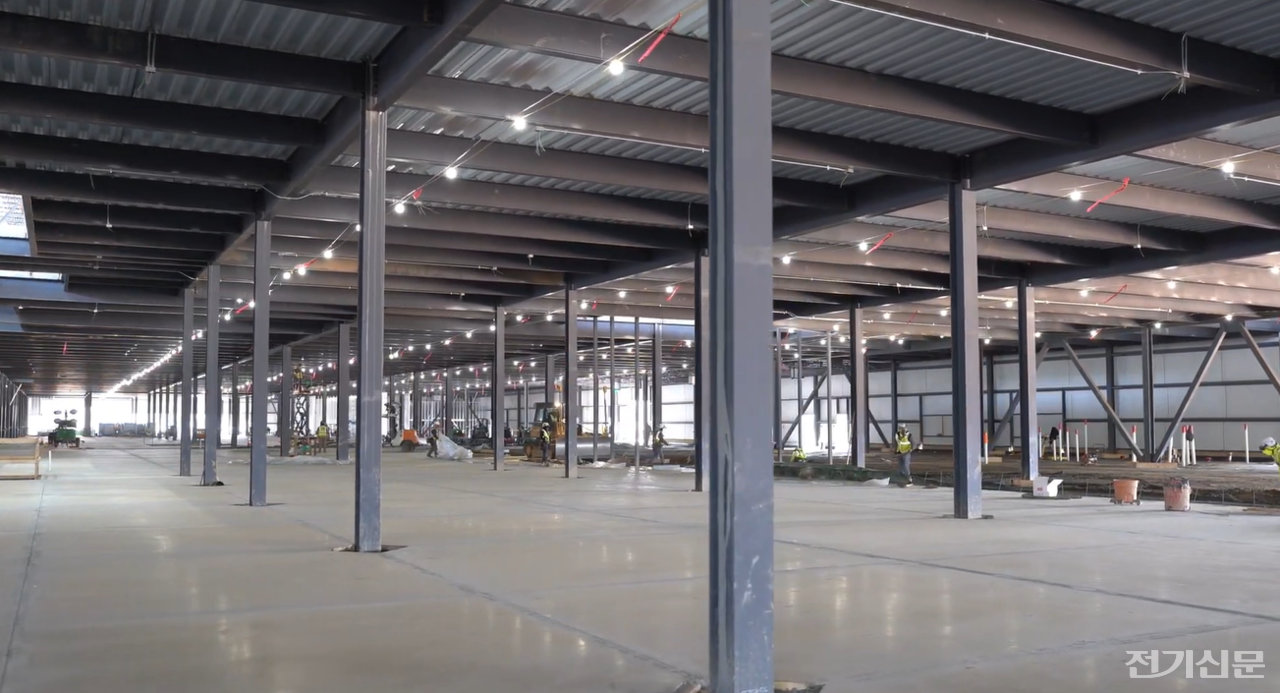 미국 조지아주에 위치한 한화큐셀 카터스빌 공장 내부. [제공=한화솔루션.]