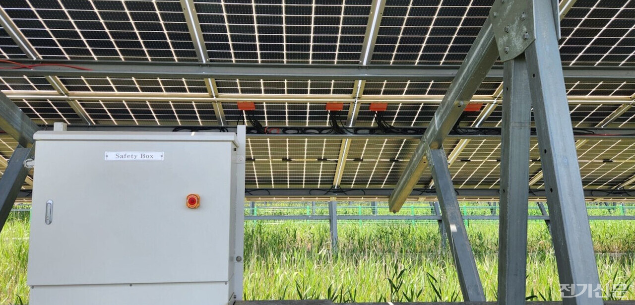 백현이앤에스가 출시한 한국형 래피드셧다운 시스템(K-RSD System)이 구축된 태양광 발전소 설치 현장 [사진= 백현이앤에스]