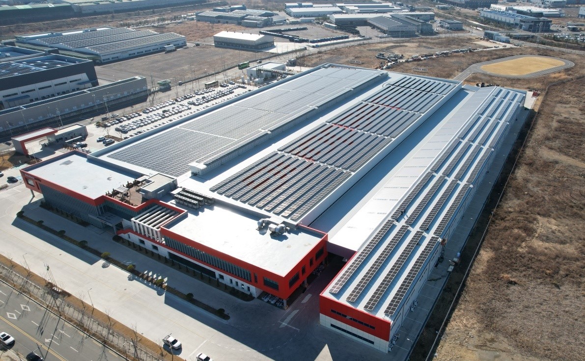 엔라이튼이 RE100용 자가용 구독형 태양광을 제공한 대동모빌리티 S-Factory 전경. [제공=엔라이튼]