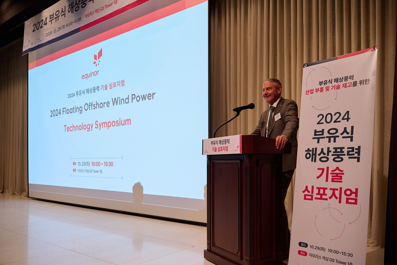 토르게 낙켄 반딧불이 프로젝트 총괄 디렉터가 개회사를 하고 있다. [제공=에퀴노르]