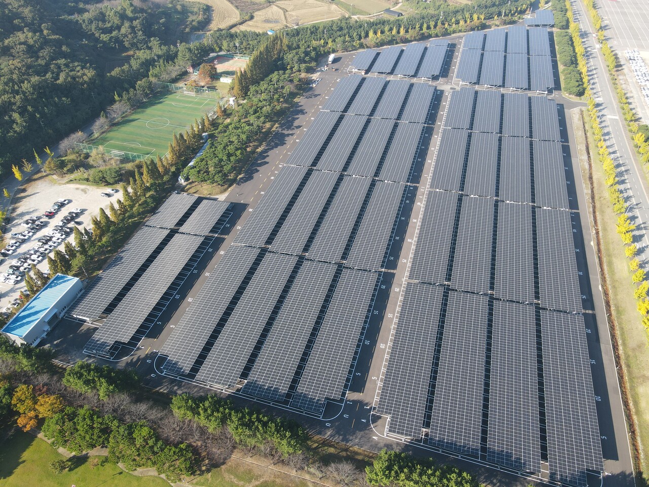 현대자동차 아산공장에 설치된 태양광 자가발전 시설 [사진=현대자동차]