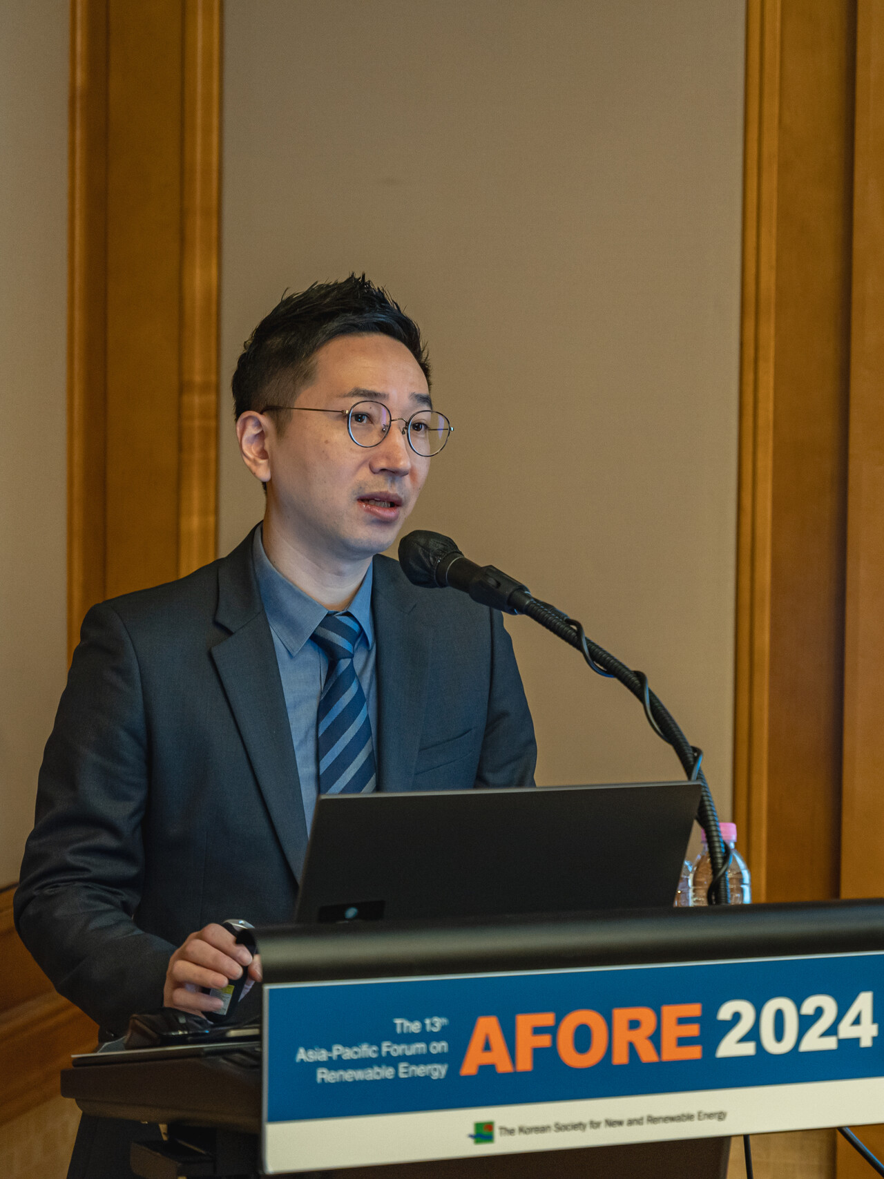 이정석 한국에너지공단 RE100운영팀장이 고정가격계약 연계 PPA 중개 시범사업을 소개하고 있다. [사진=김진후 기자]