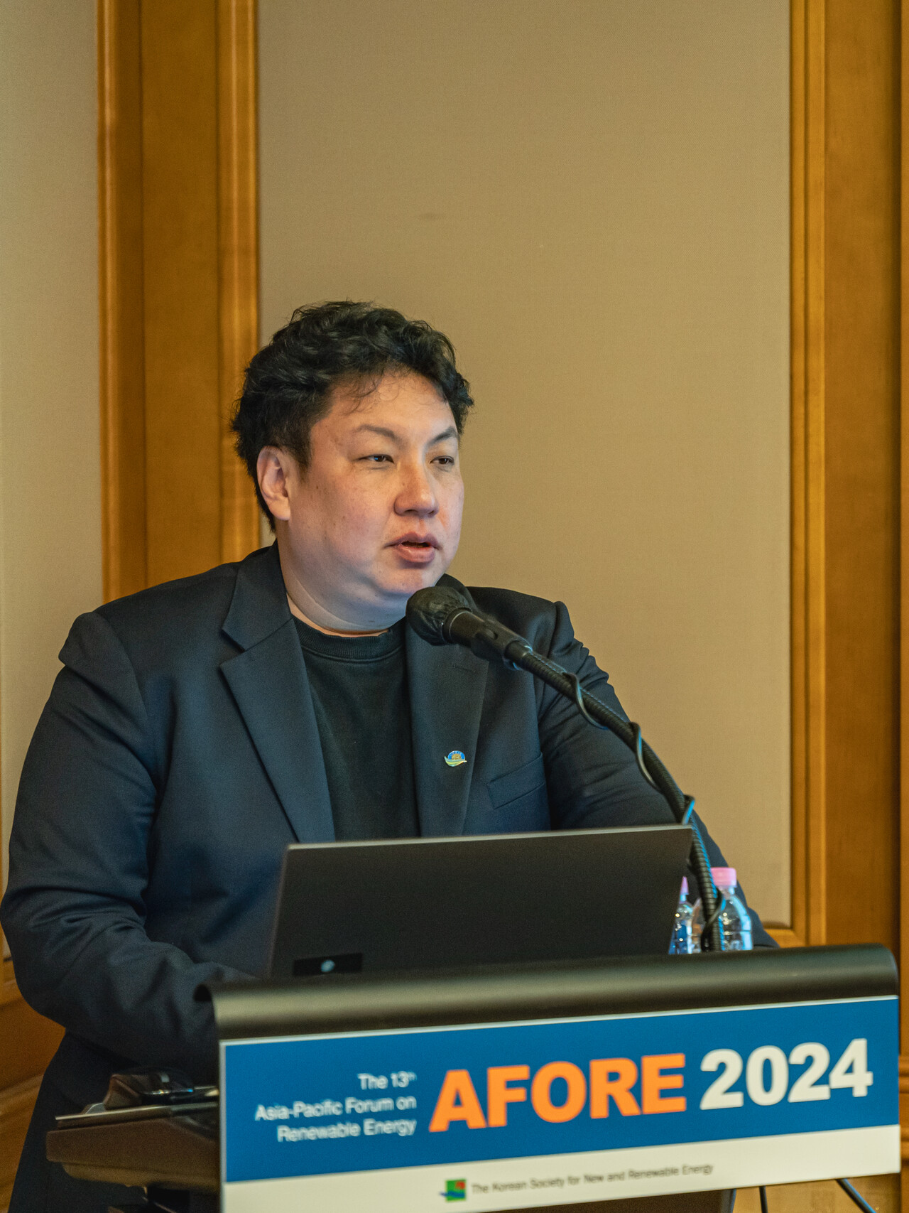 최덕환 한국풍력산업협회 대외협력실장이 풍력 PPA 성사를 위한 제도 개선 필요성에 대해 설명하고 있다. [사진=김진후 기자]