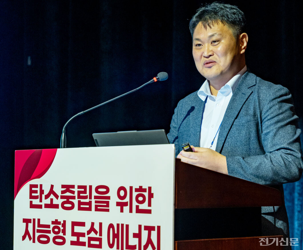 홍근기 고려대학교 에너지환경 기후기술인재양성센터 교수가 미래 시장에서 BIPV의 가능성에 대해 설명하고 있다. [사진=김진후 기자]