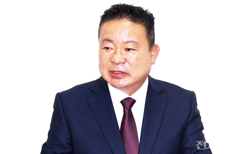                         문희봉 한국전기공업협동조합 이사장. [사진=강수진 기자]