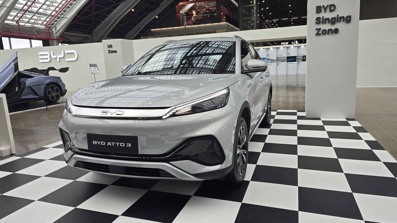 싱잉존에서는 마이크와 인포테인먼트 시스템을 활용해 노래를 부르며 사운드 시스템을 체크해볼 수 있다. [사진=김재웅기자]