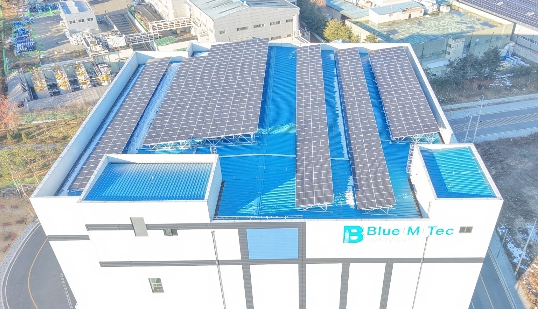 엔라이튼이 블루엠텍에 공급한 자가소비형 태양광발전소 전경. [제공=엔라이튼]