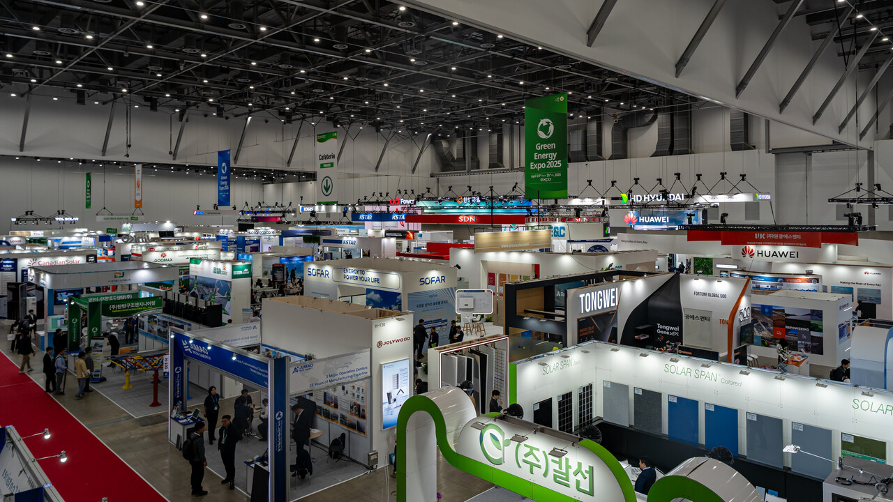 국내외 300여개 기업이 참가한 22회 국제그린에너지엑스포가 23일 대구 엑스포에서 개막했다. [사진=김진후 기자]